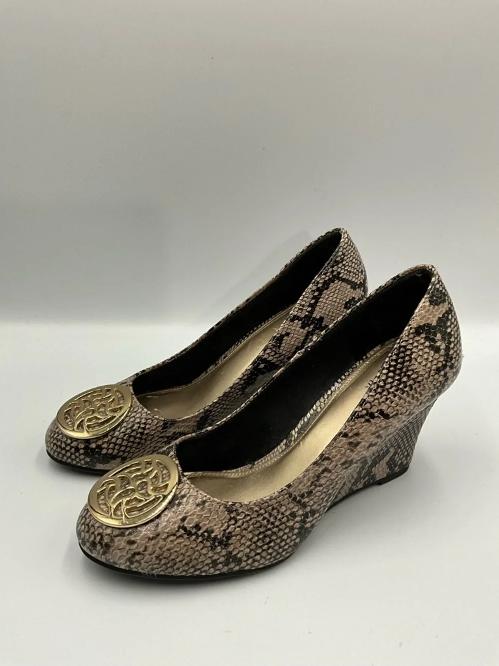 FIONI Wedges Size 6 Beige & Black Snake-Print Wedges with Gold Medallion